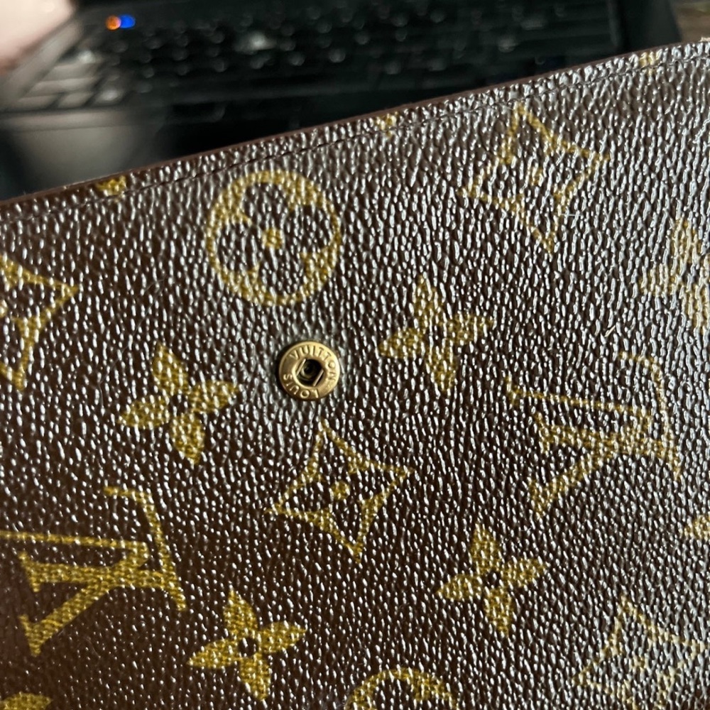 Louis Vuitton Bi Fold Large Wallet - Picture 8 of 11